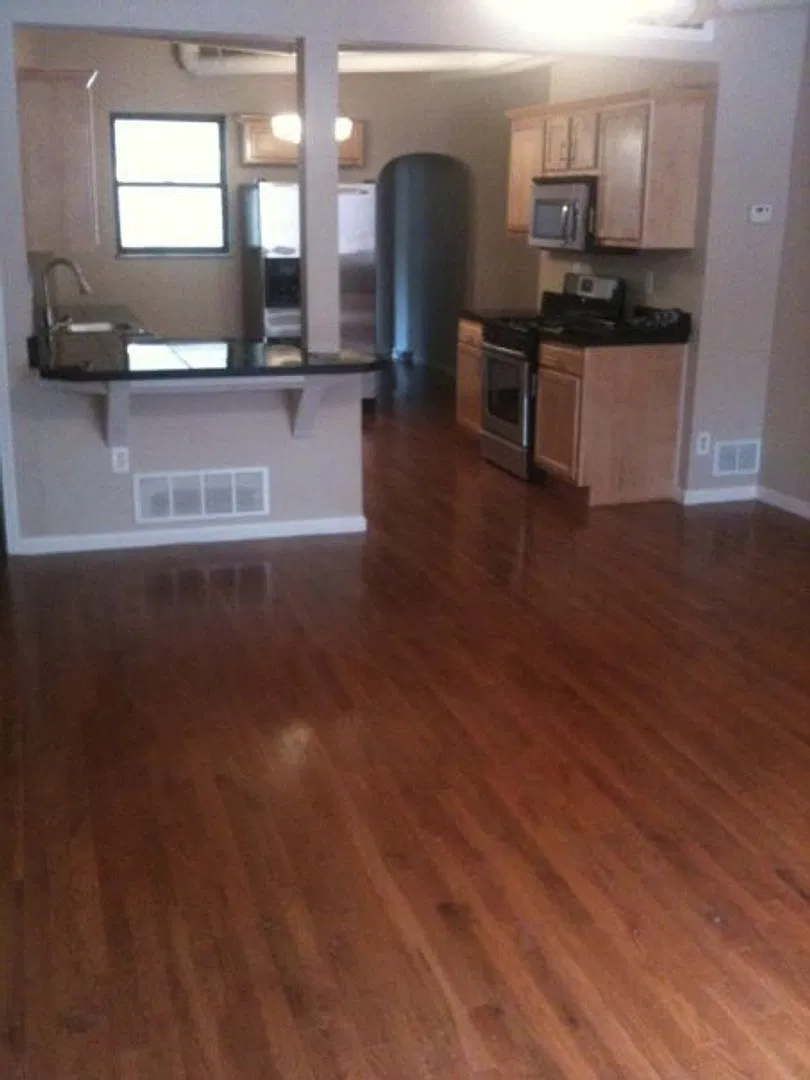 Student Housing - South Side Flats — Photo 4