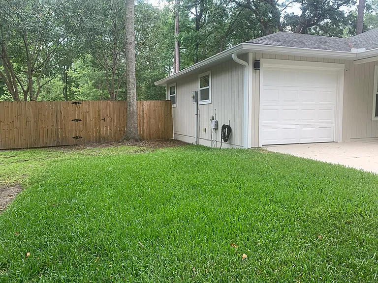 2932 NW 41st Pl — Photo 2