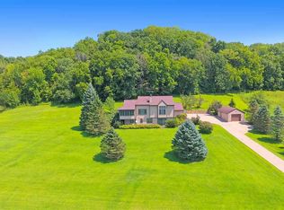 33 Heatherdowns Ln, Galena, IL 61036