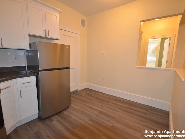 1589 Beacon St #4 — Photo 4