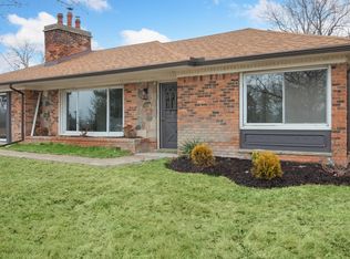 911 E Square Lake Rd, Troy, MI 48085