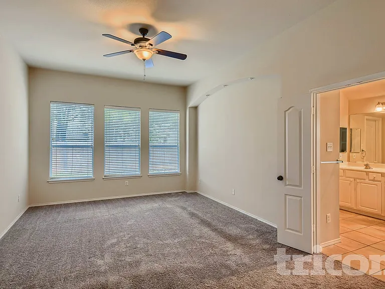 2217 Forest Park Cir — Photo 8