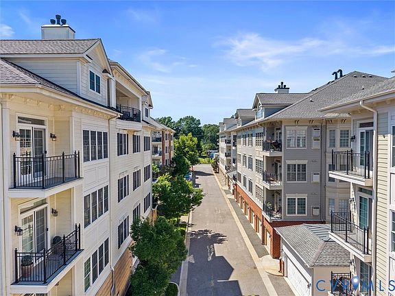 4th image of 250 Finial Ave Unit 4C