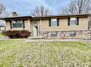 2313 SW Keystone Dr, Blue Springs, MO 64014