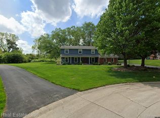 3070 High Pointe Ct, Bloomfield Hills, MI 48302