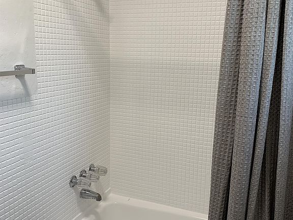 4th image of 1825 Johnson St APT 107