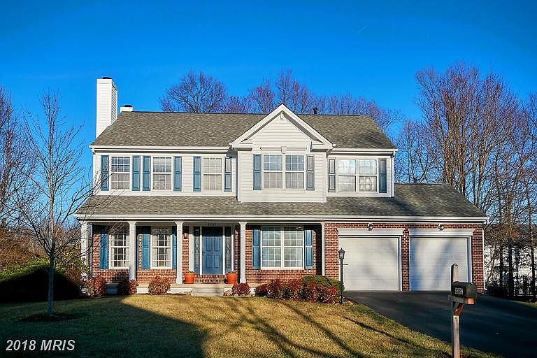 Beautiful colonial located on a cul de sac