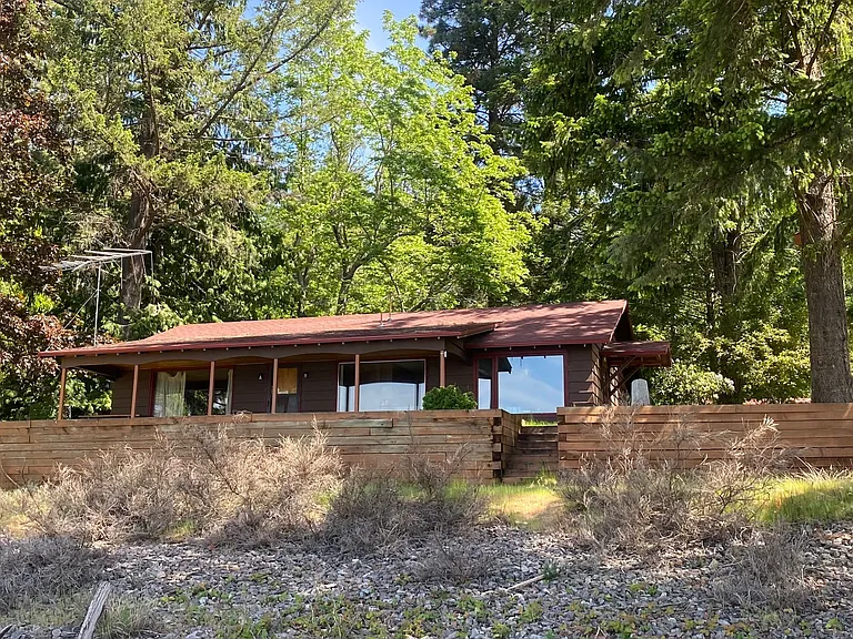 270 Eameshore Dr — Photo 6