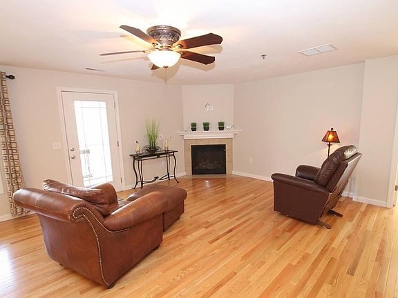 3rd image of 216 Reservoir St #106