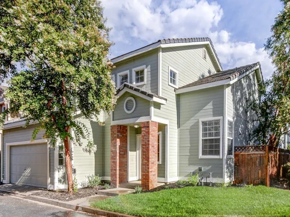 8228 Woods Edge Ln, Elk Grove, CA 95758