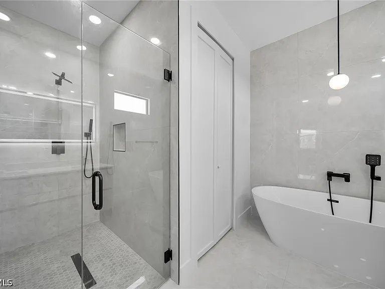 1426 NE 6th Ave — Photo 30