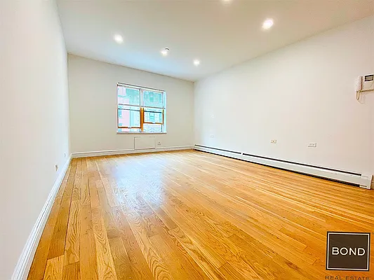 Rented by Bond New York | media 19