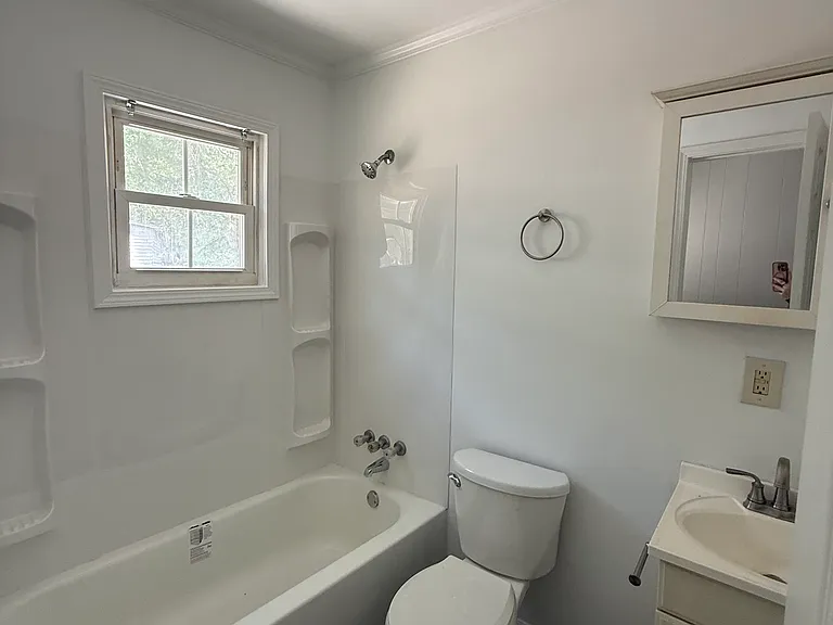 214 Dixon Cir — Photo 4