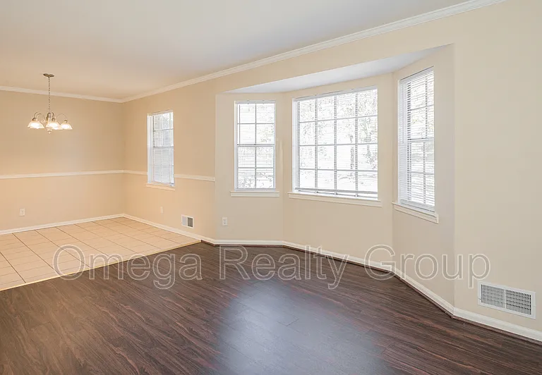 1313 Oak Ter — Photo 8