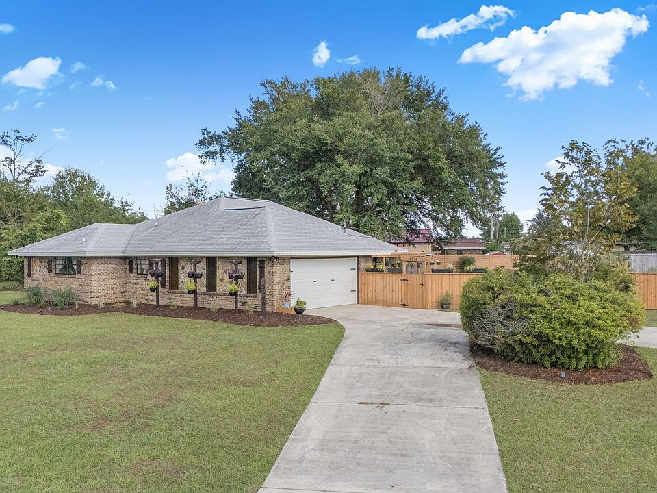 1st image of 5526 Lakewood Cir