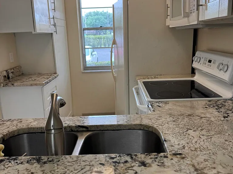 9921 Three Lakes Cir #9921 — Photo 7