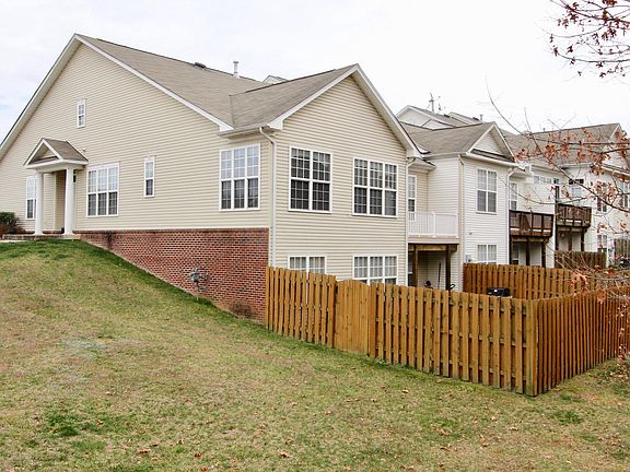 3rd image of 1010 Maureen Dr