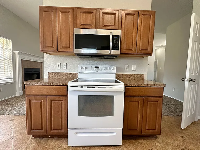 2810 Bastion Loop — Photo 10