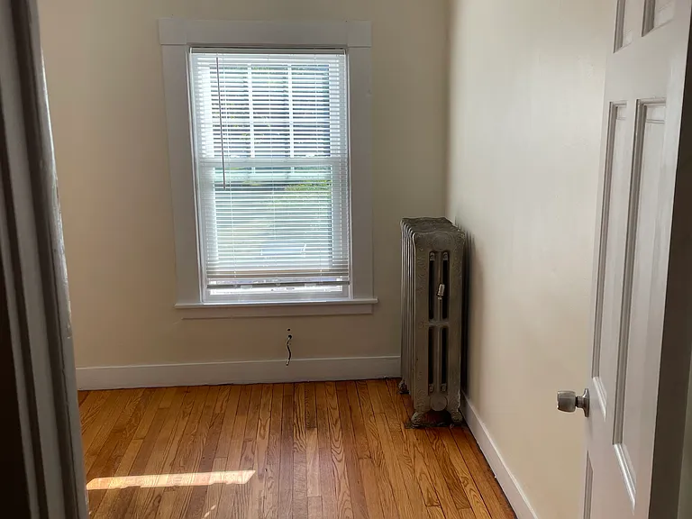 Master bed with 2 closets