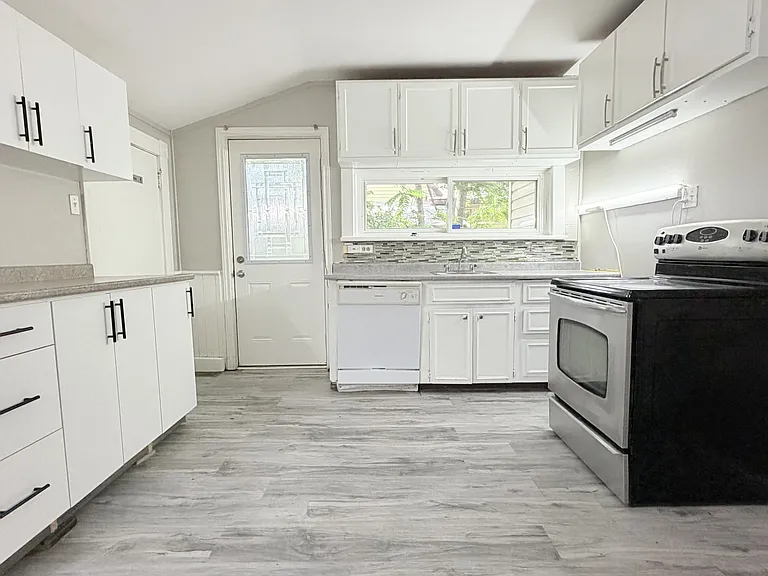 337 Maxwell St — Photo 1