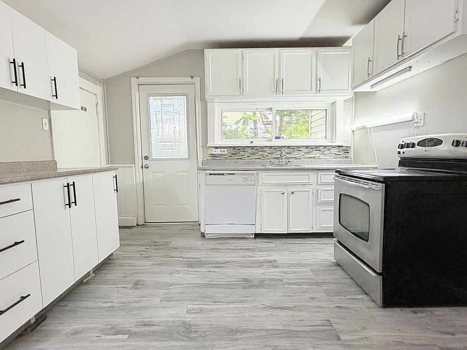 1st image of 337 Maxwell St