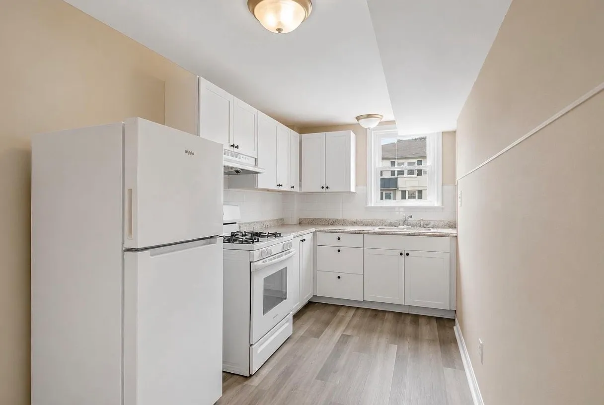 3 bed, 1200 sqft, $1,700 — Photo 4