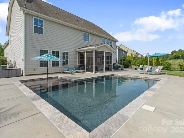 7405 Albemarle Dr, Denver, NC 28037