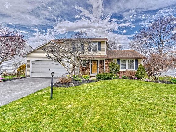 2nd image of 11 Pennicott Cir