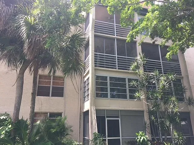 The unit also has use of a storage locker near the laundry facility, just down the hall.
