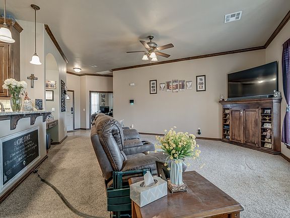 3rd image of 2216 Crooked Oak Dr