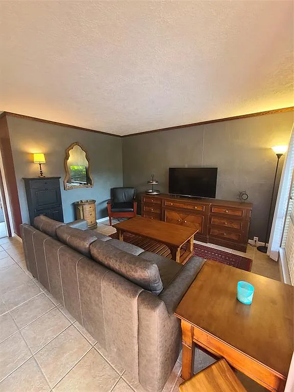 1 bed, 1.0 bath, $1,800 — Photo 2