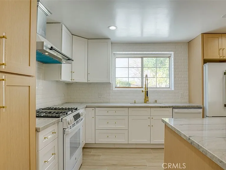24306 Gilmore St — Photo 12