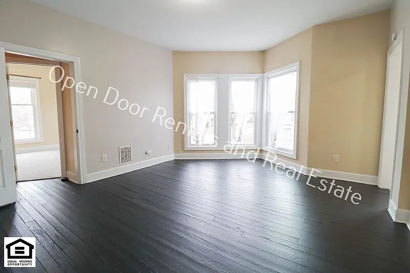 2 bed, 1.0 bath, $875 — Photo 4
