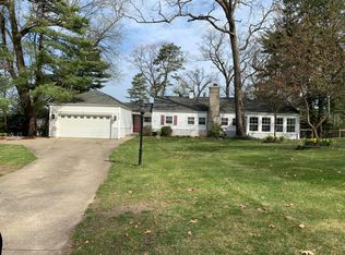 1725 Oak Park Dr, South Bend, IN 46617