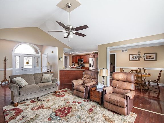 5th image of 232 Park Lakes Dr
