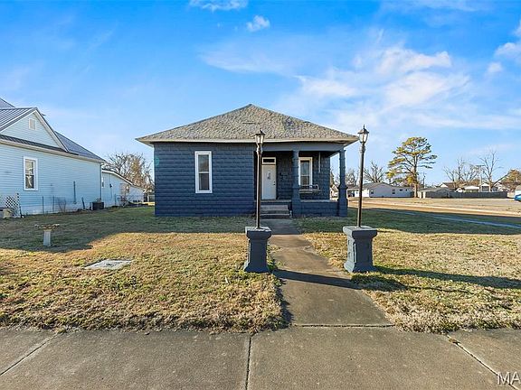 3rd image of 201 S 3rd St