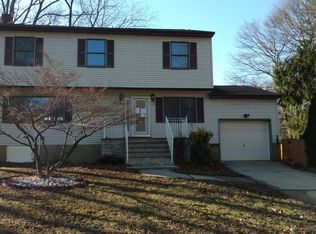 80 9th St, Belford, NJ 07718