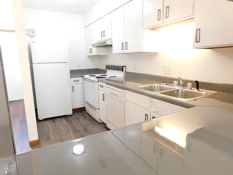 825 Woodgate Dr — Photo 5