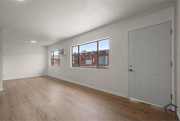 14636 Blythe St #4 — Photo 8