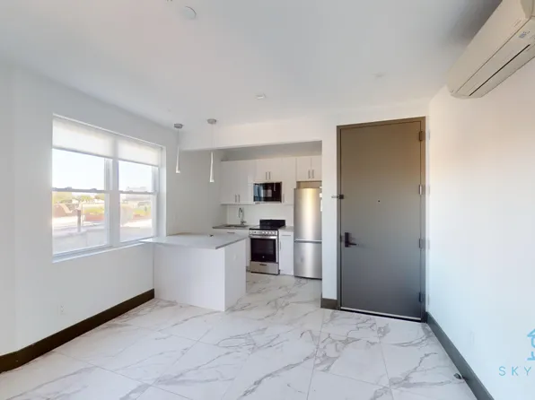 1024 New York Avenue image 1 of 11