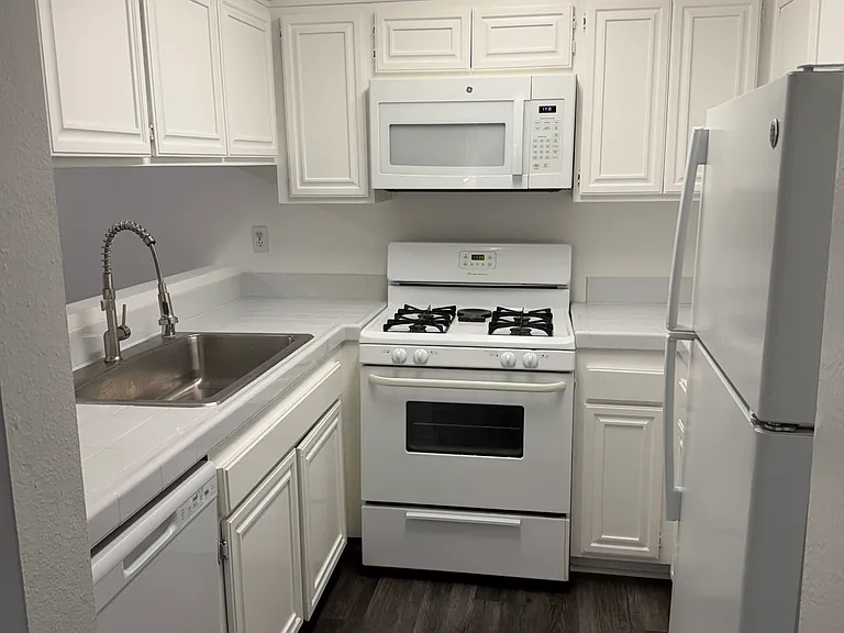 901 S Sherbourne Dr #101 — Photo 12