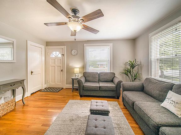 3rd image of 1218 Roanoke Blvd