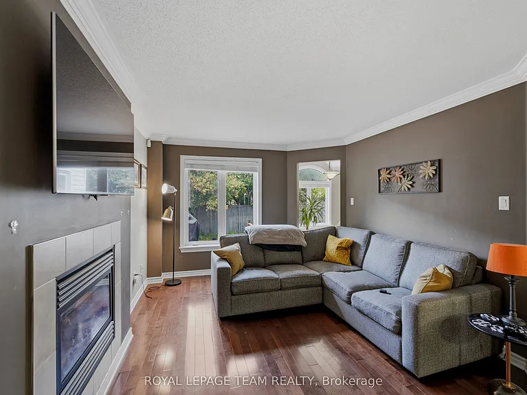 216 Horseshoe Cres — Photo 31