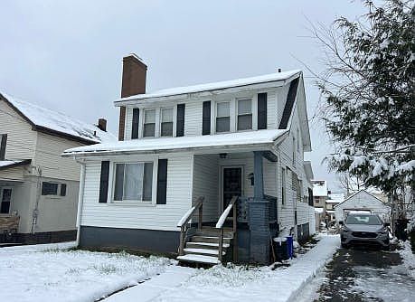 2nd image of 924 Warren Ave