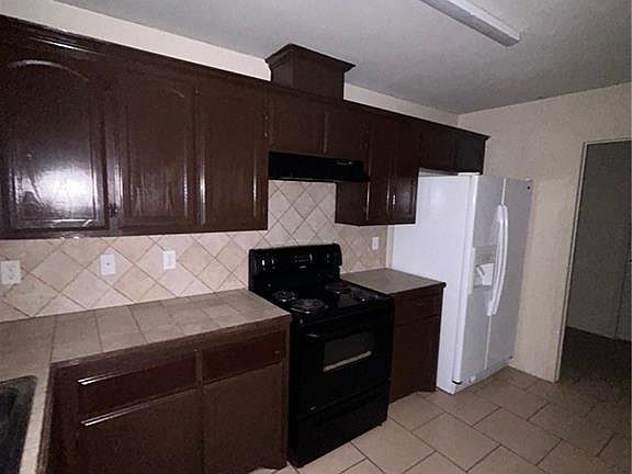 4th image of 702 Jade St #A