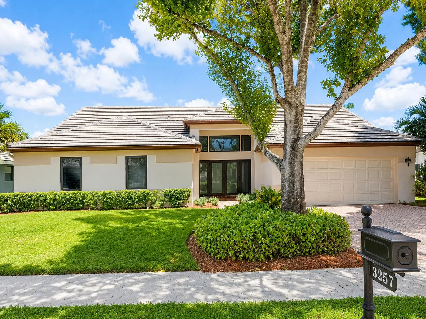 4 bed, 2.5 bath, 2938 sqft, $7,300 — Photo 1