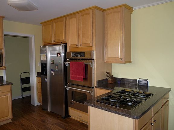 3rd image of 101 Brentwood St
