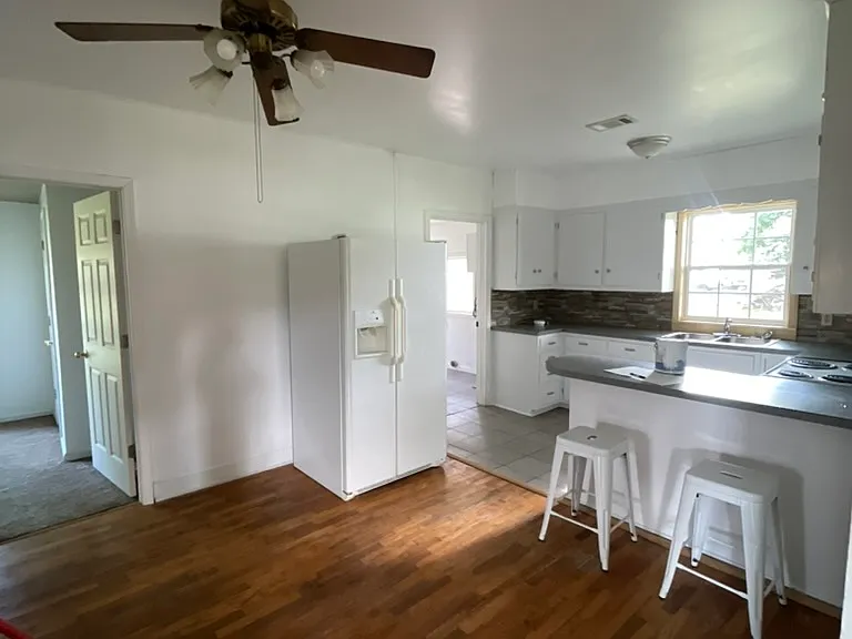 701 W McRae Ave — Photo 7