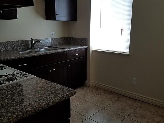 3rd image of 1019 N Pershing Ave APT 3