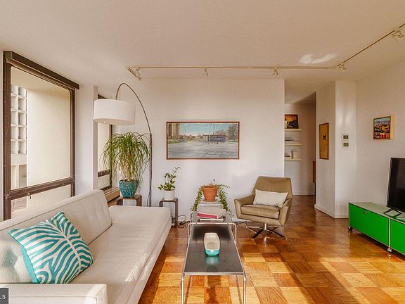 3rd image of 220 Locust St #2GS